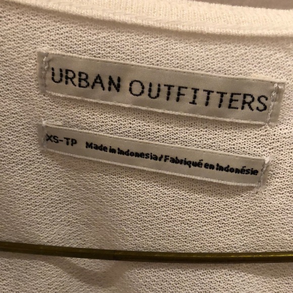 ✨BRAND NEW✨ Urban Outfitters Plunging Cropped Top - Picture 5 of 6